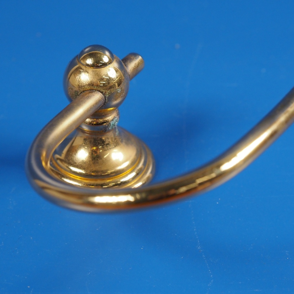 Towel rack in brass