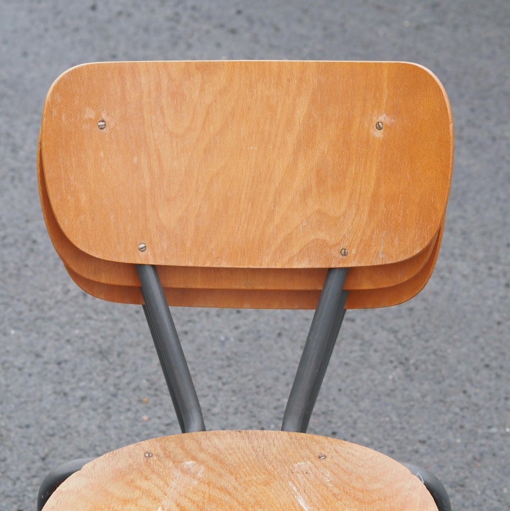 Stackable chair in plywood and lacquered steel