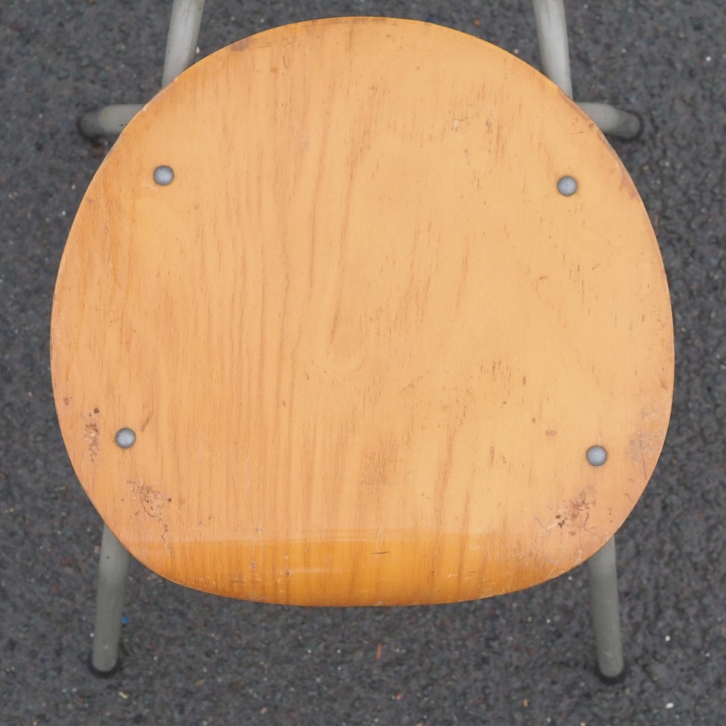 Chair in plywood and lacquered steel