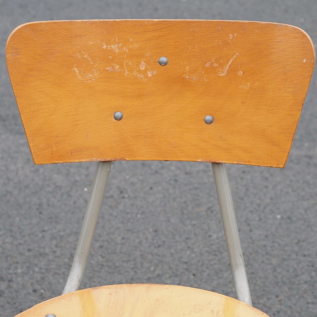 Chair in plywood and lacquered steel