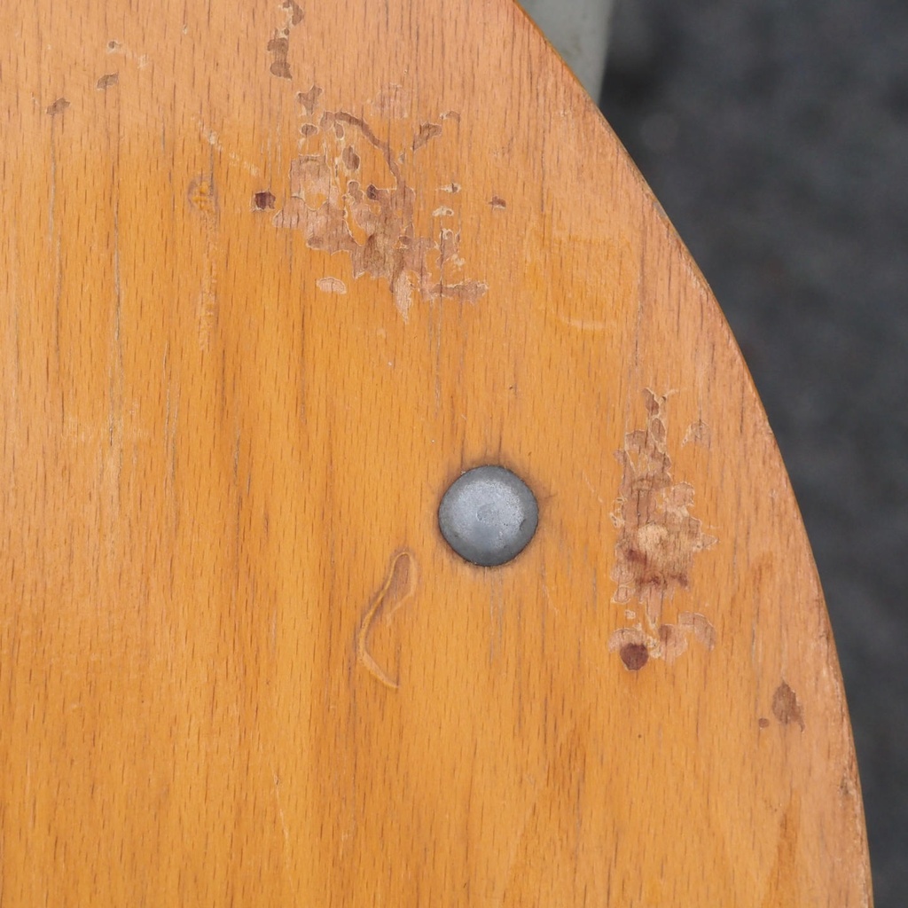 Chair in plywood and lacquered steel