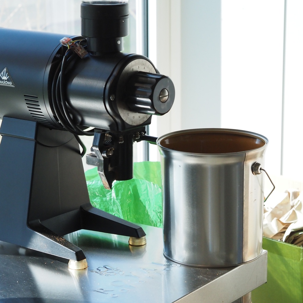 Paint can in tinplate with lid