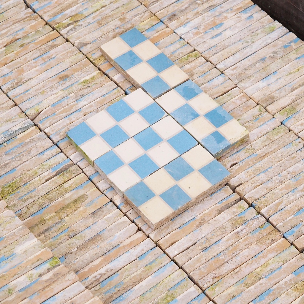 Reclaimed ceramic frieze (14,3 x 7 cm)