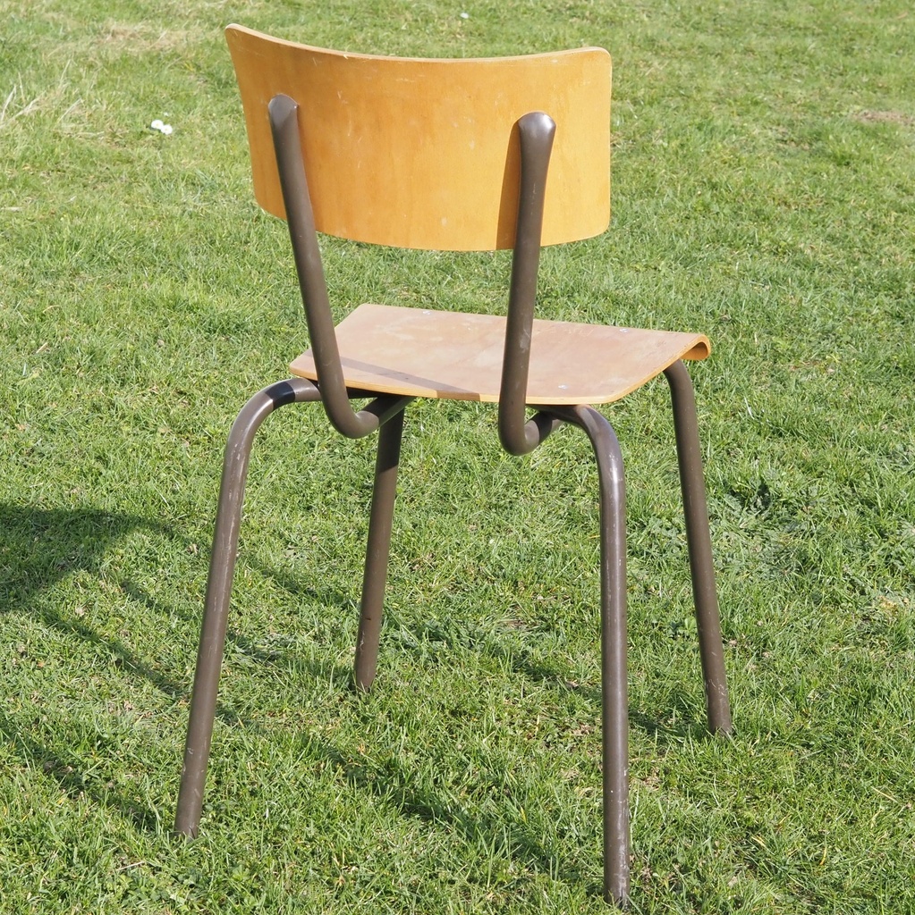 Stackable chair in plywood and lacquered steel