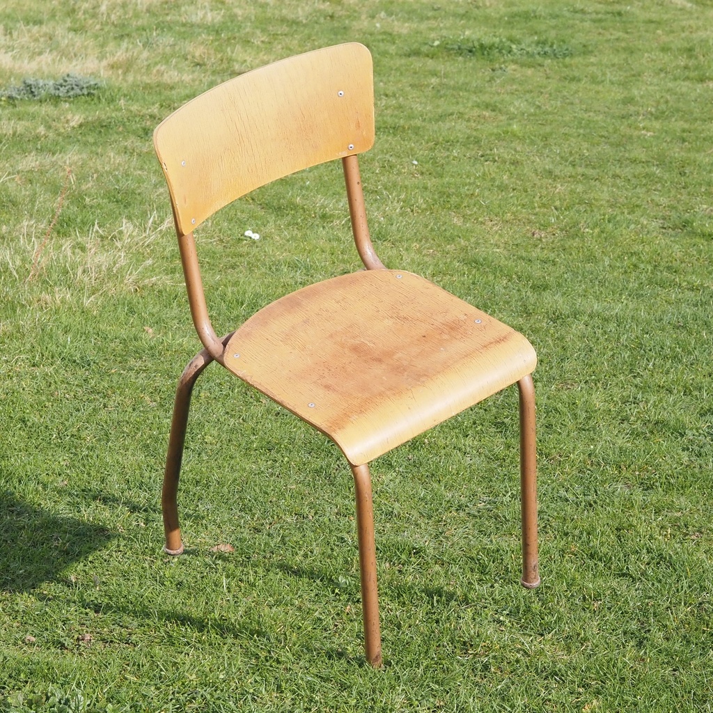 Stackable chair in plywood and lacquered steel