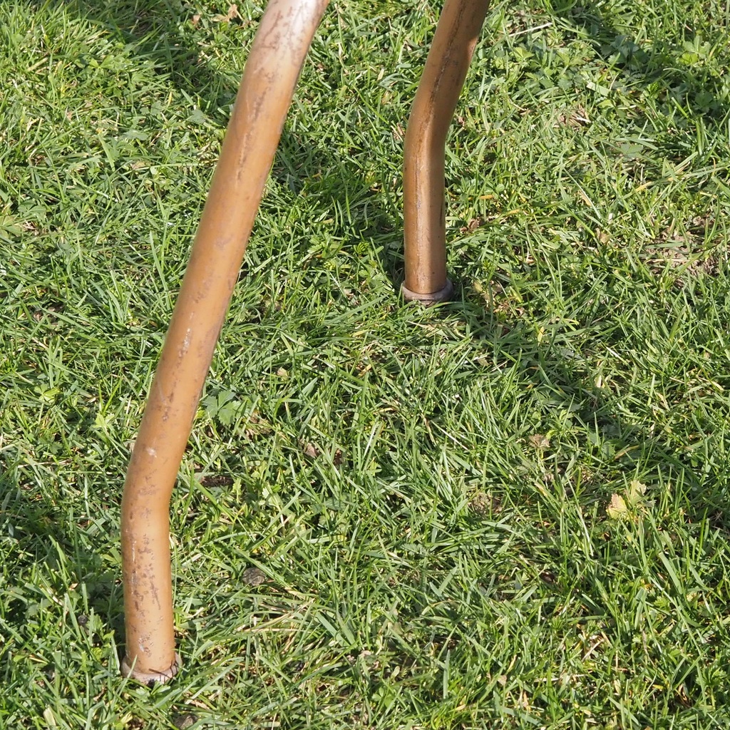 Stackable chair in plywood and lacquered steel