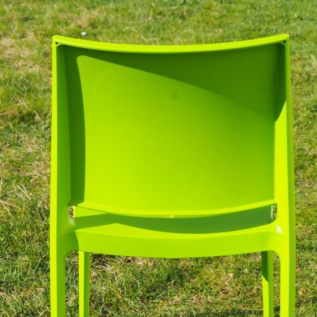 Stackable chair in plywood and lacquered steel