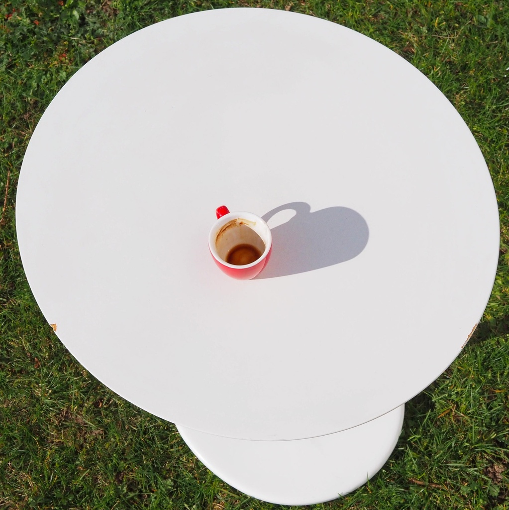 Stackable chair in plywood and lacquered steel