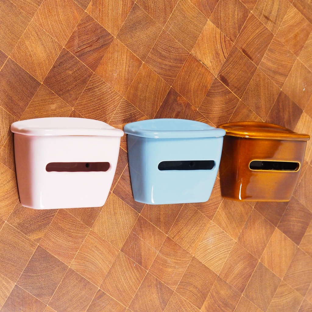 Soap holder in glazed porcelain