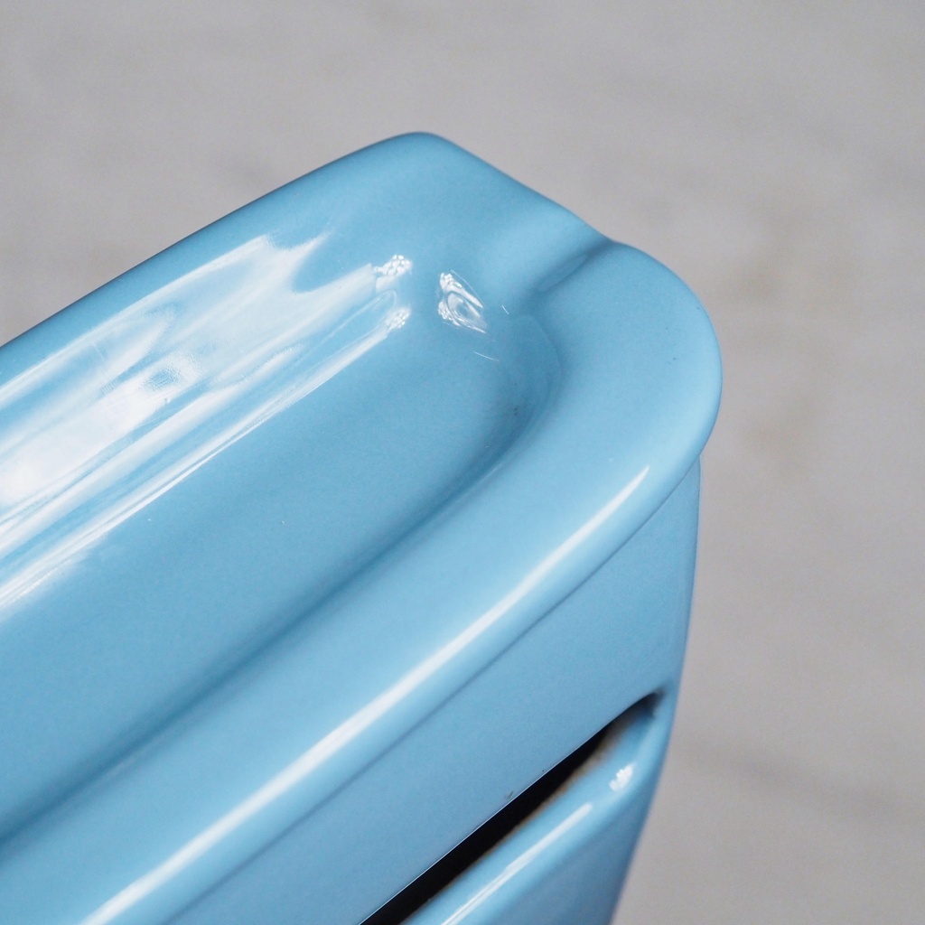 Paper dispenser in glazed porcelain