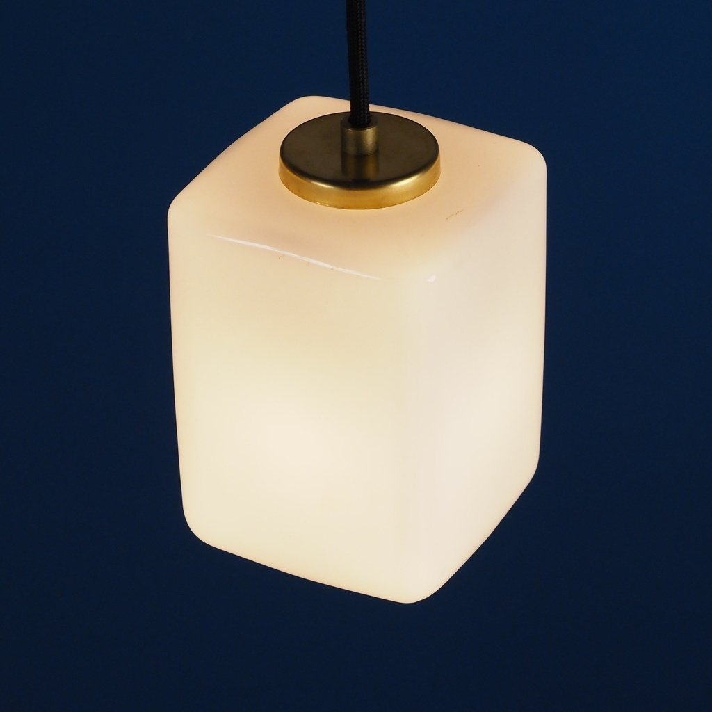 Hanging light 'Tom' in opaline glass