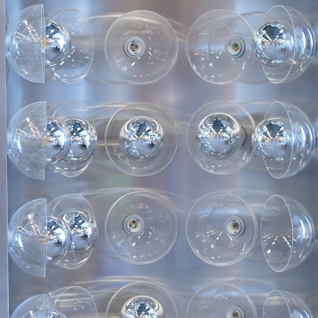 Large curved standing lamp 'Modulo Concavo' by Kimak