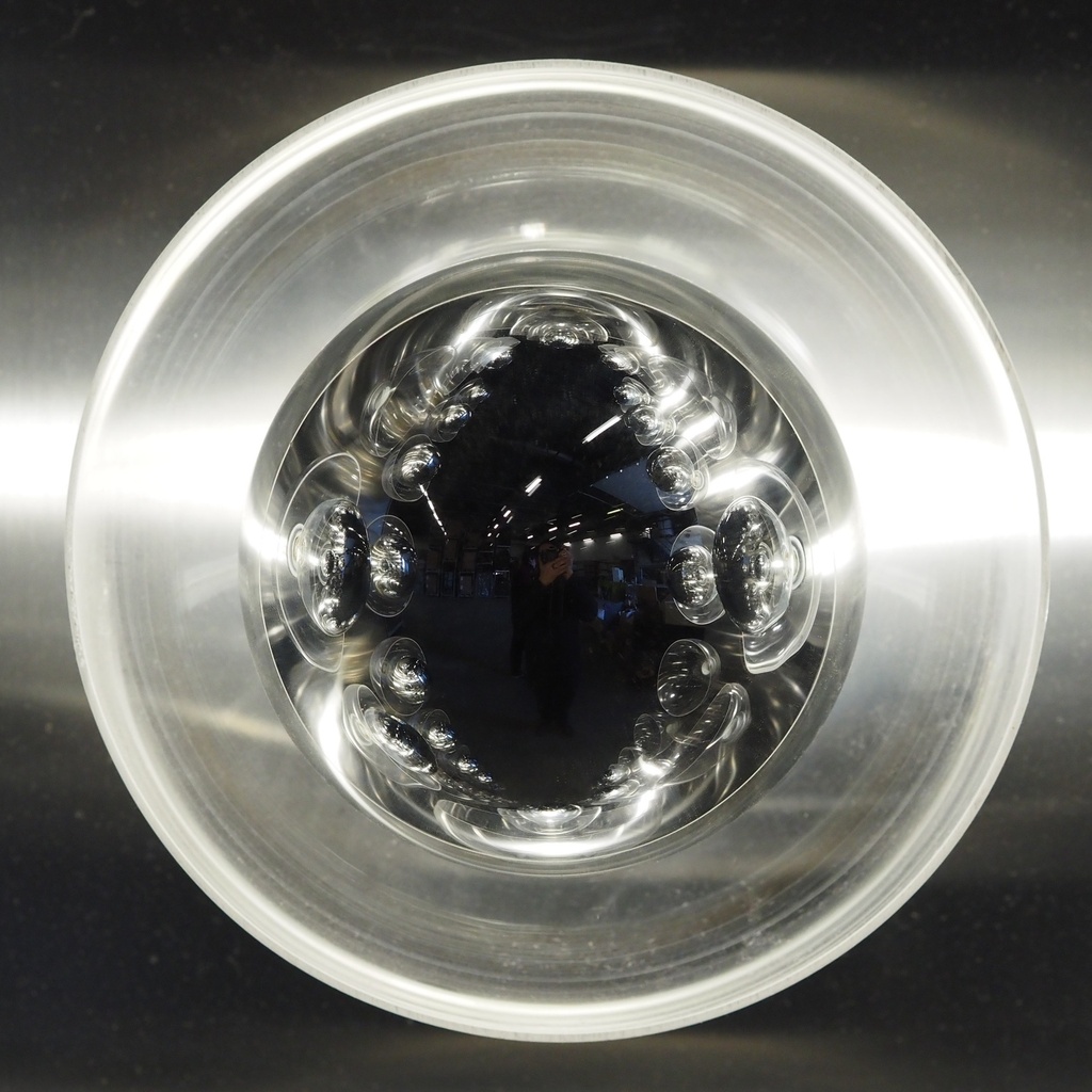 Large curved standing lamp 'Modulo Concavo' by Kimak