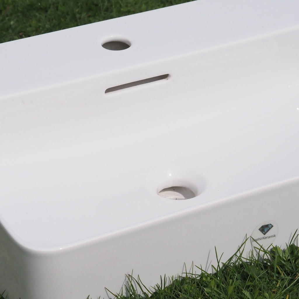 Bathroom sink in ceramic by Laufen