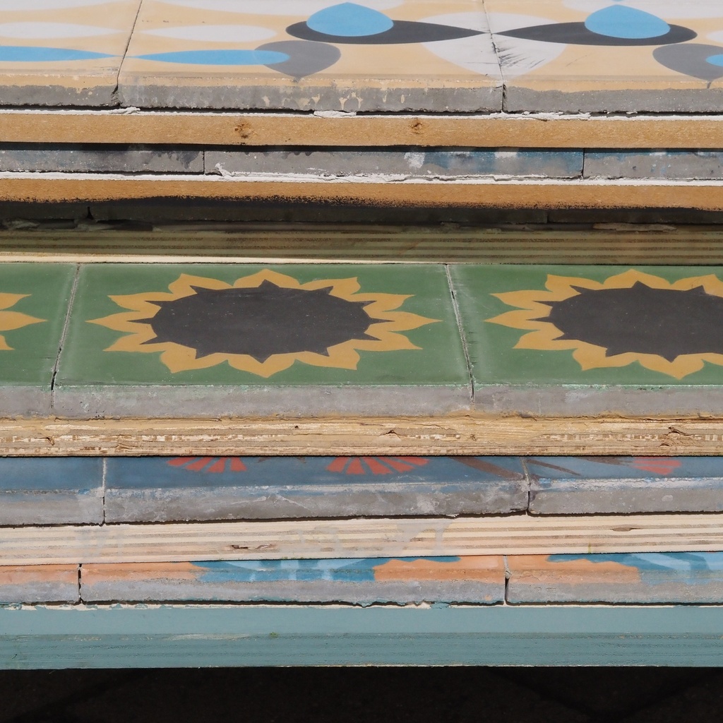 Handpainted glazed terracotta tile from the workshop of Agnès Emery (various sizes) - Only available in our physical shop