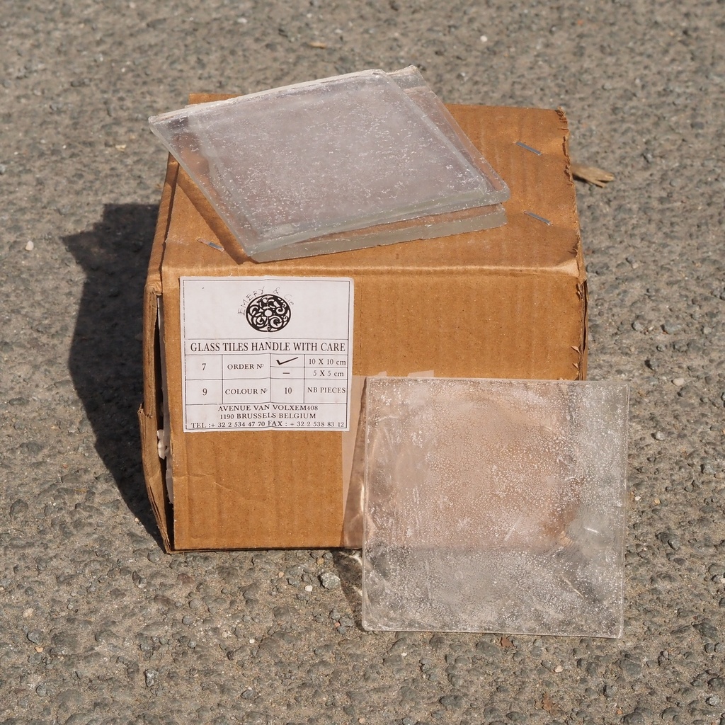 Handpainted glazed terracotta tile from the workshop of Agnès Emery (various sizes) - Only available in our physical shop