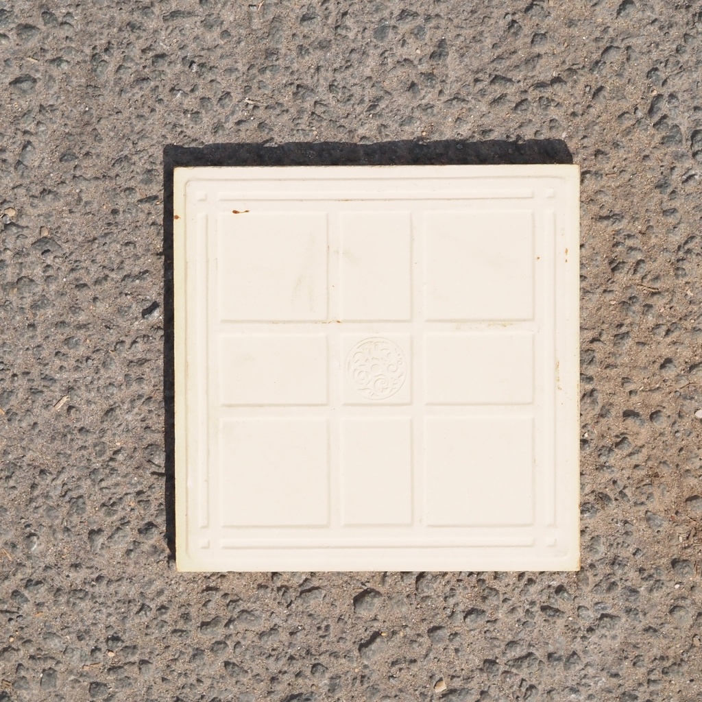 Handpainted glazed terracotta tile from the workshop of Agnès Emery (various sizes) - Only available in our physical shop