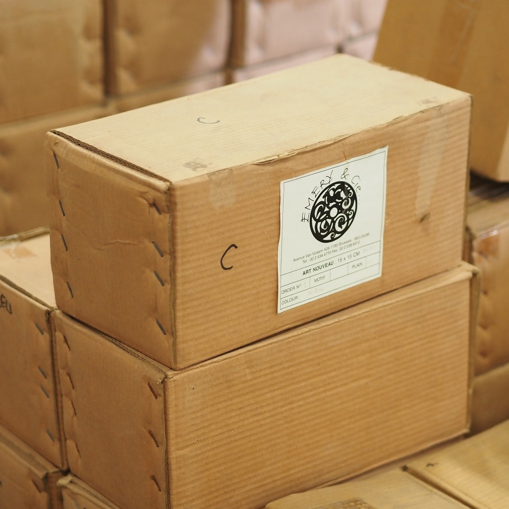 Box of 24 glazed terracotta wall tiles by Emery&Cie (15 x 15 cm) - Black