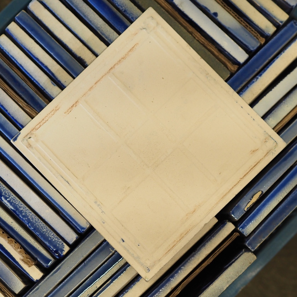 Handpainted glazed terracotta tile from the workshop of Agnès Emery (various sizes) - Only available in our physical shop