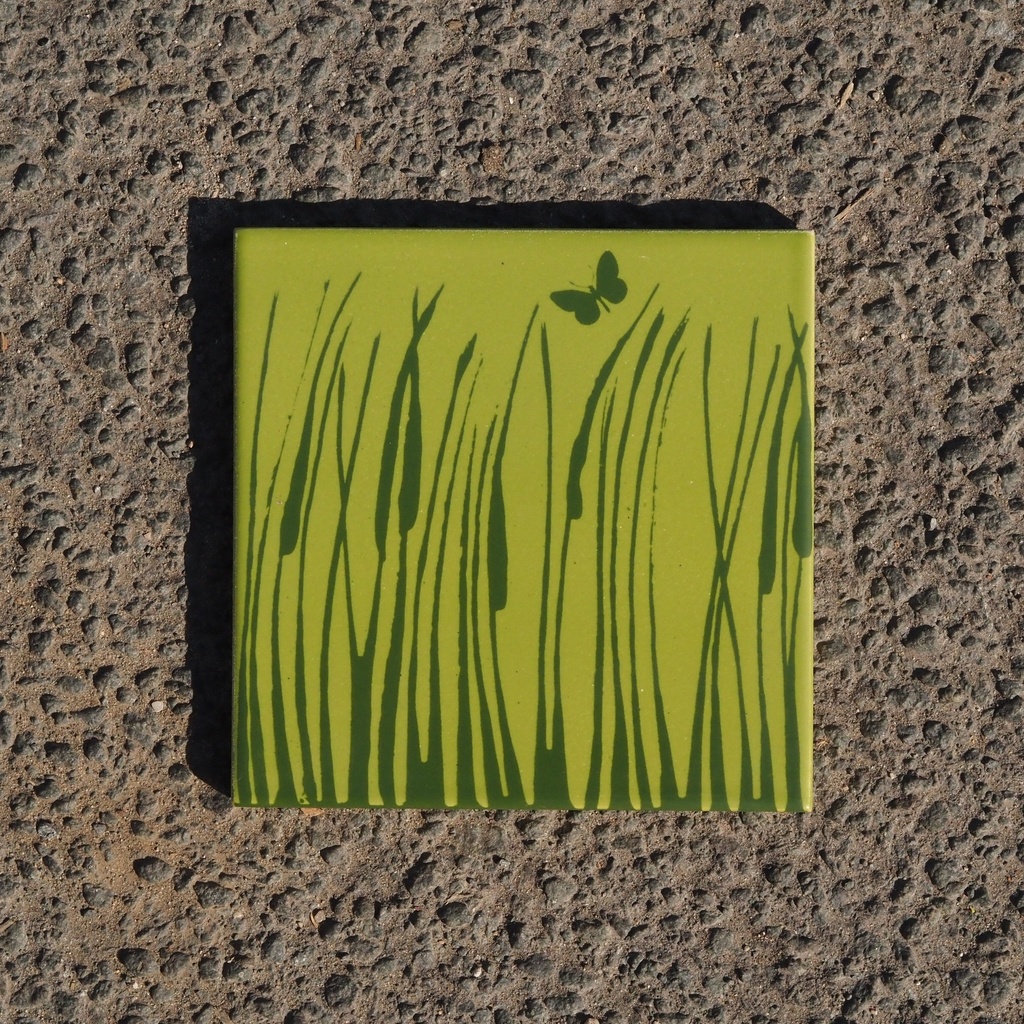Handpainted glazed terracotta tile from the workshop of Agnès Emery (various sizes) - Only available in our physical shop
