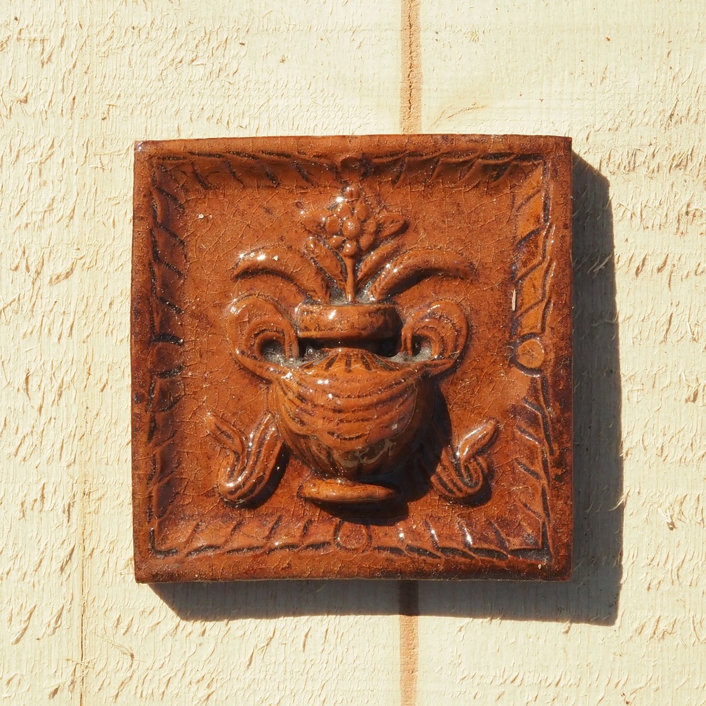 Handpainted glazed terracotta tile from the workshop of Agnès Emery (various sizes) - Only available in our physical shop