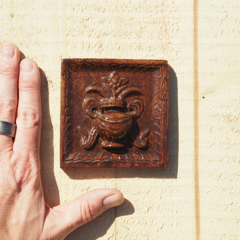 Handpainted glazed terracotta tile from the workshop of Agnès Emery (various sizes) - Only available in our physical shop