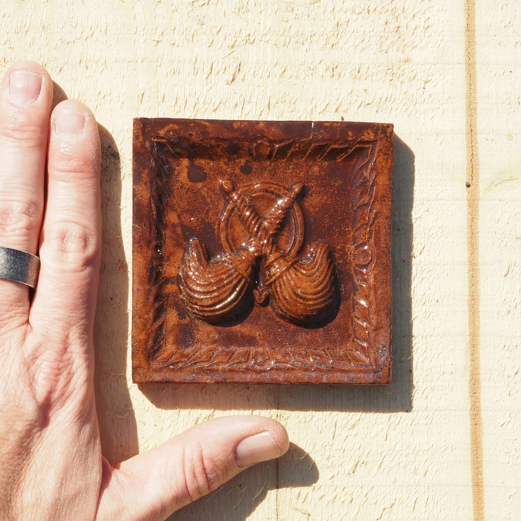 Handpainted glazed terracotta tile from the workshop of Agnès Emery (various sizes) - Only available in our physical shop