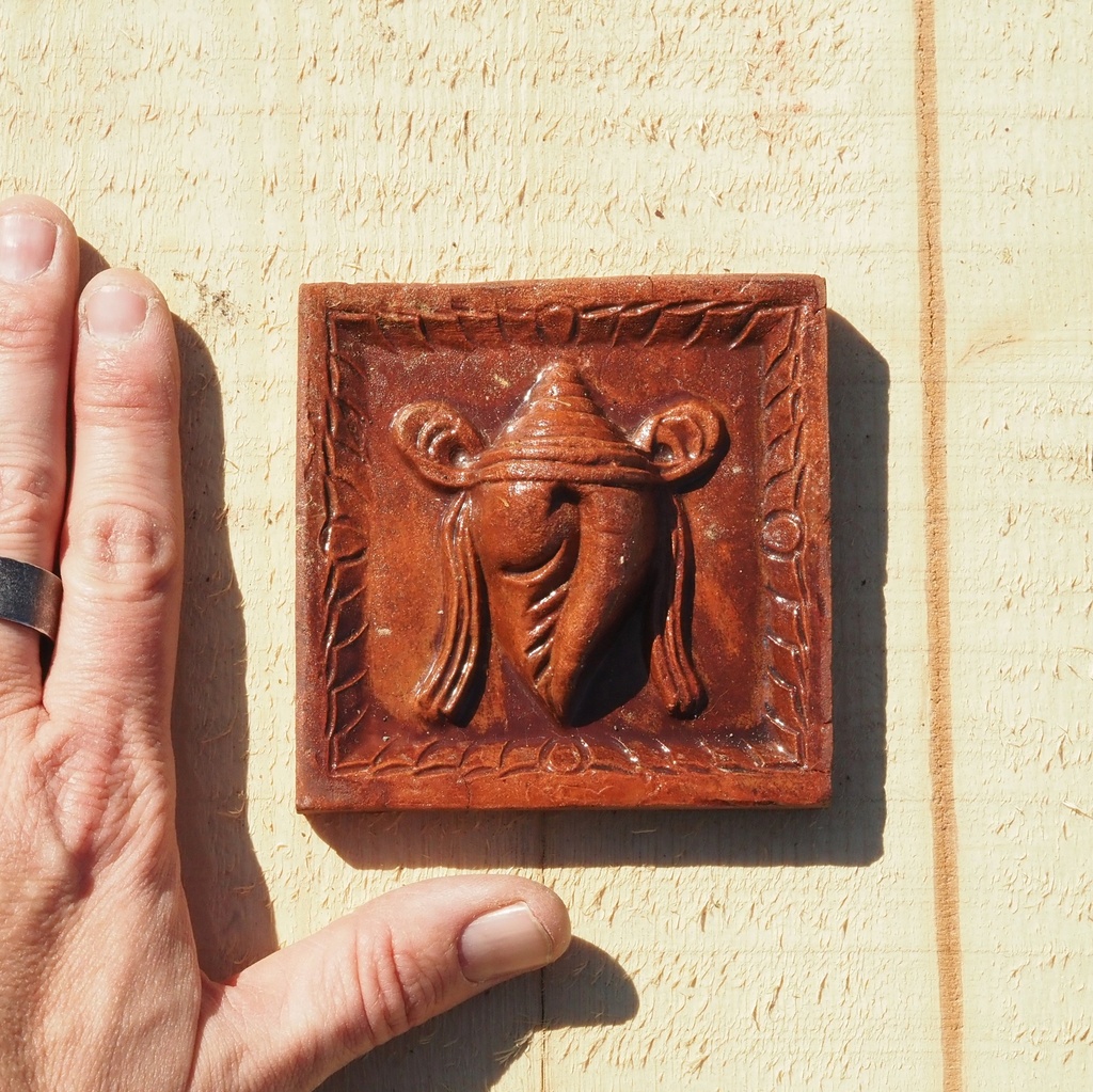 Handpainted glazed terracotta tile from the workshop of Agnès Emery (various sizes) - Only available in our physical shop