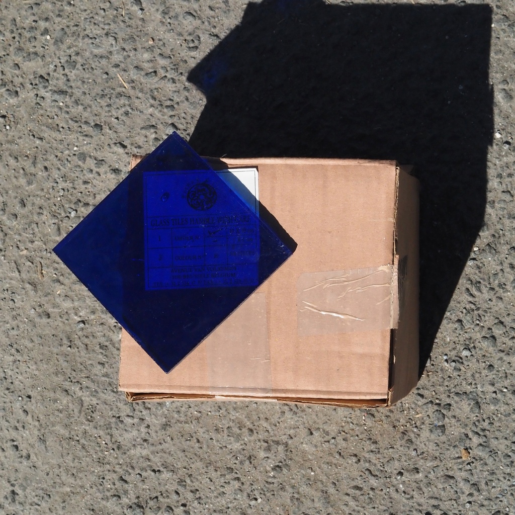 Handpainted glazed terracotta tile from the workshop of Agnès Emery (various sizes) - Only available in our physical shop