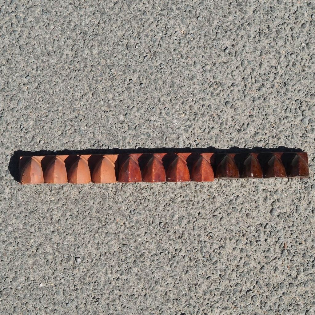 Handpainted glazed terracotta tile from the workshop of Agnès Emery (various sizes) - Only available in our physical shop