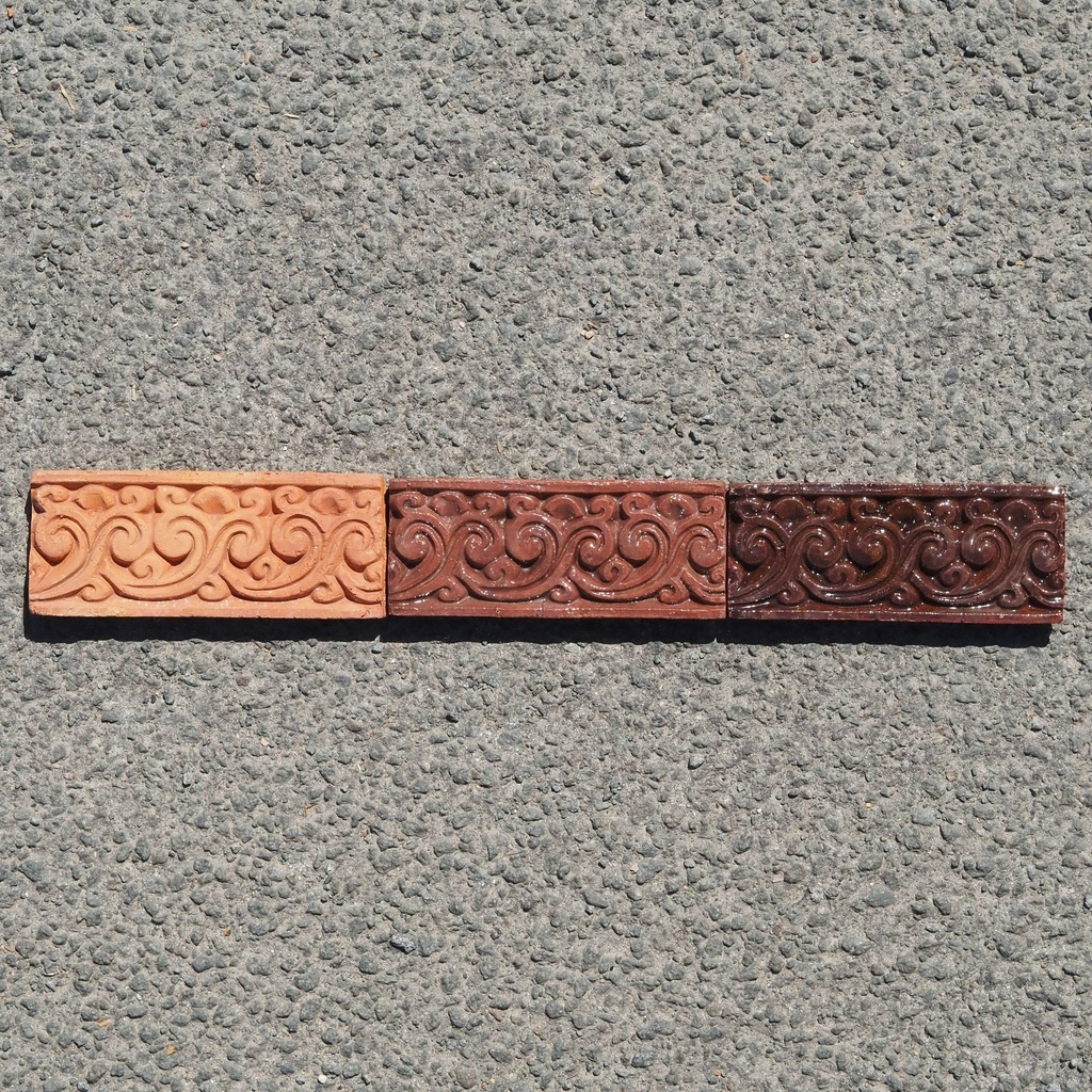 Handpainted glazed terracotta tile from the workshop of Agnès Emery (various sizes) - Only available in our physical shop