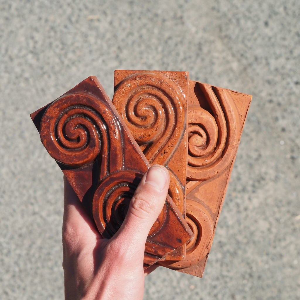 Handpainted glazed terracotta tile from the workshop of Agnès Emery (various sizes) - Only available in our physical shop