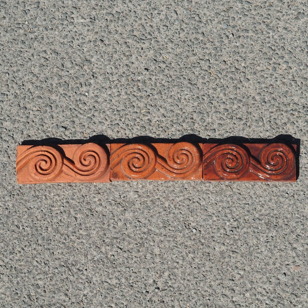 Handpainted glazed terracotta tile from the workshop of Agnès Emery (various sizes) - Only available in our physical shop