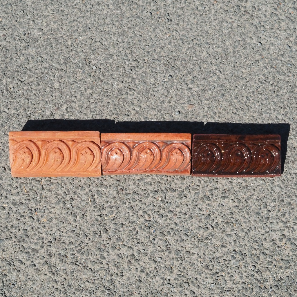 Handpainted glazed terracotta tile from the workshop of Agnès Emery (various sizes) - Only available in our physical shop