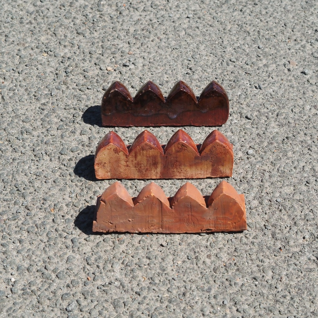 Embossed handmade tile in terracotta by Emery&Cie (13,5 x 4,5 cm) - Banana flower