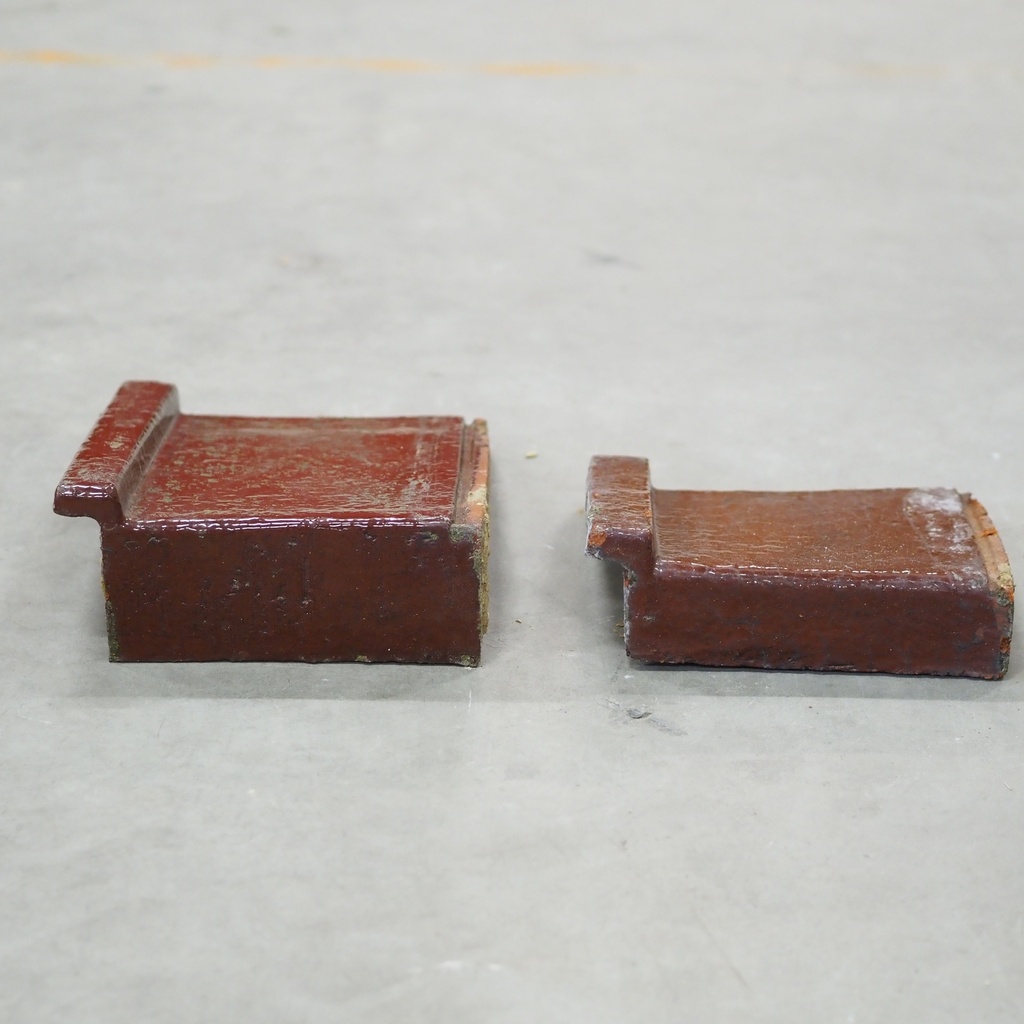 Wall coping tile in glazed clay (single slant)