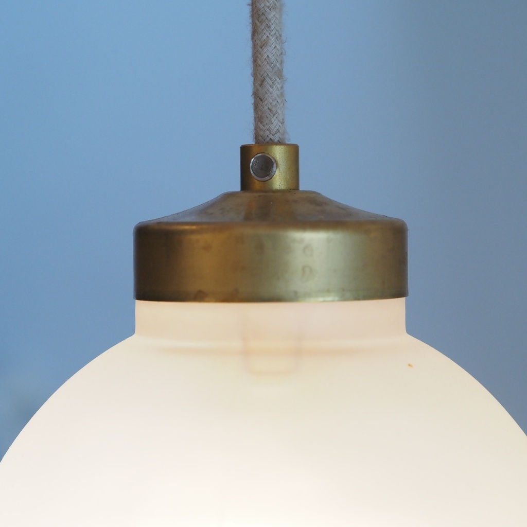 Frosted glass pendant light ‘Tristan’