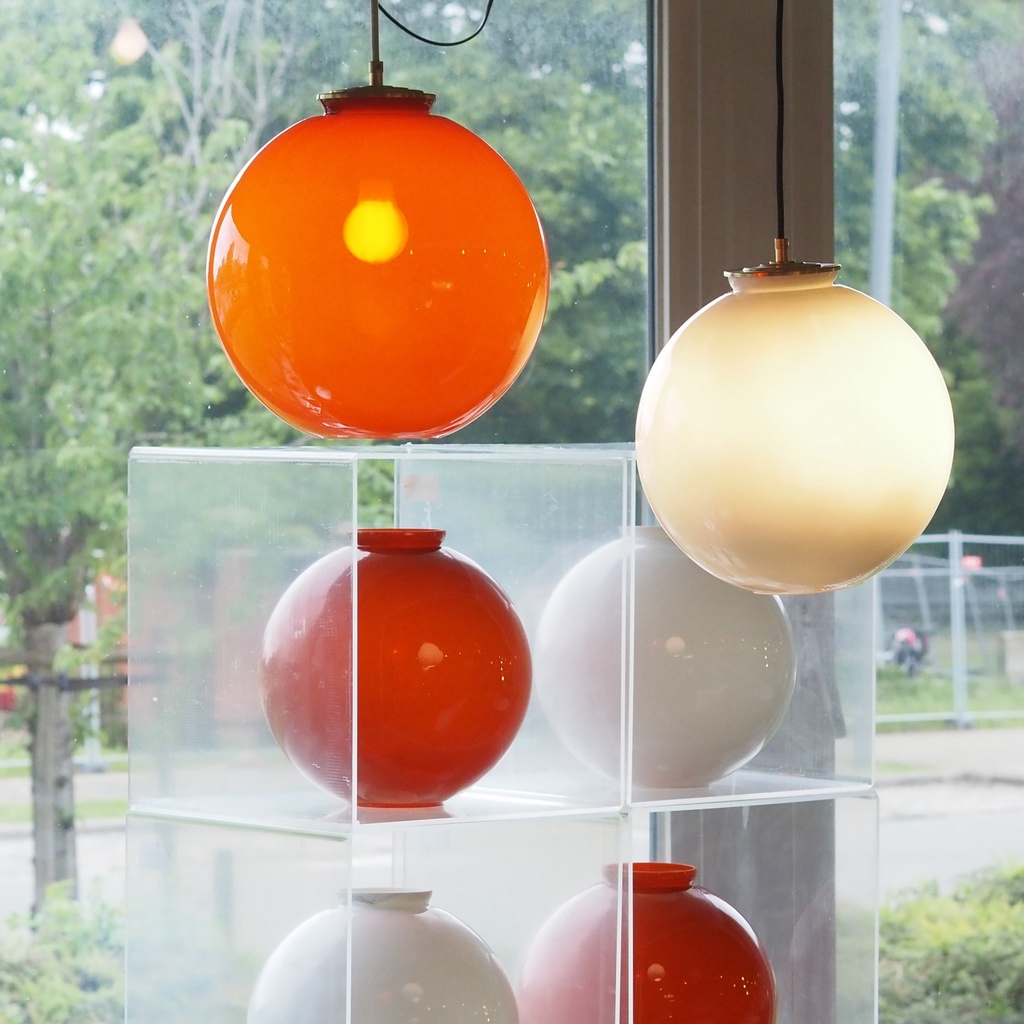 Hanging light 'Oscar' with glass lampshade from Emery&Cie - Orange