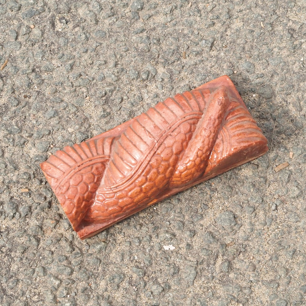 Embossed handmade tile in terracotta by Emery&Cie (14 x 5,5 cm) - Flare