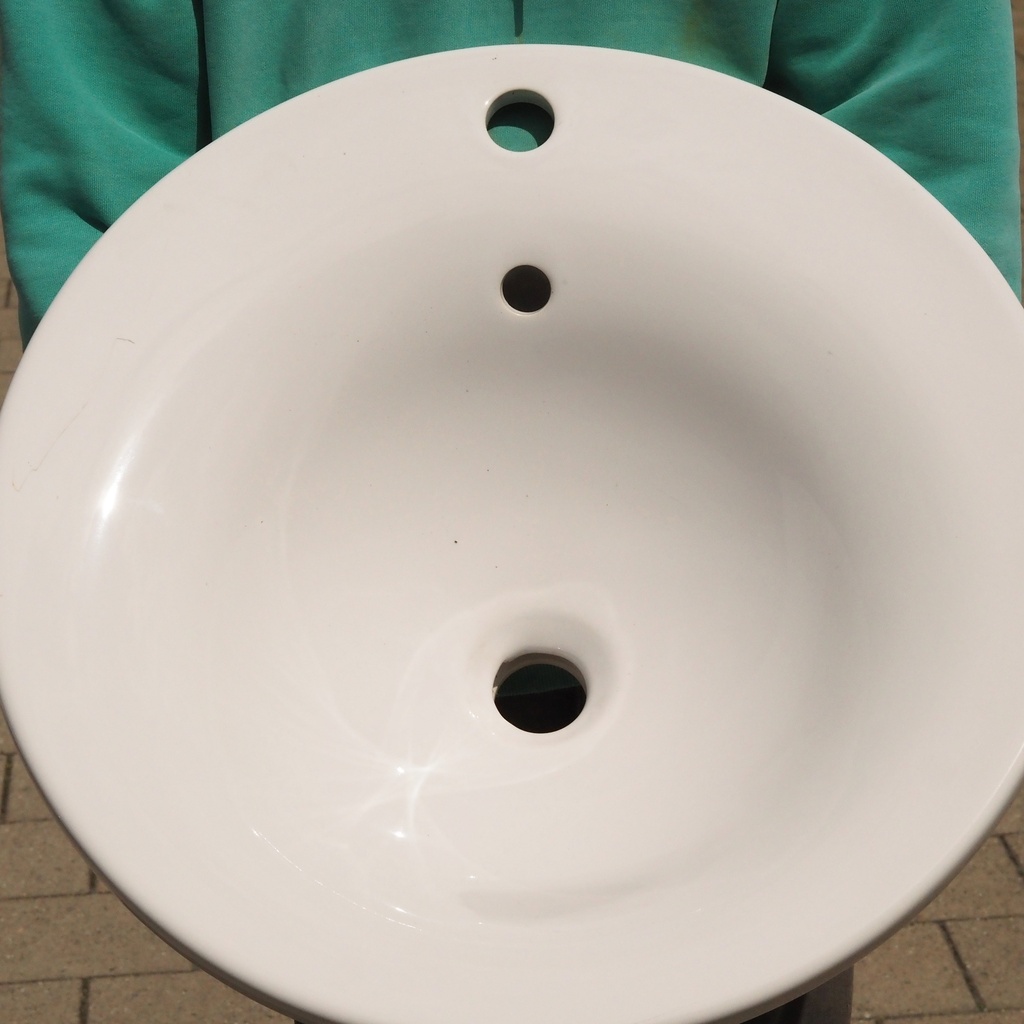 Double bathroom sink in green glazed porcelain by Villeroy & Boch