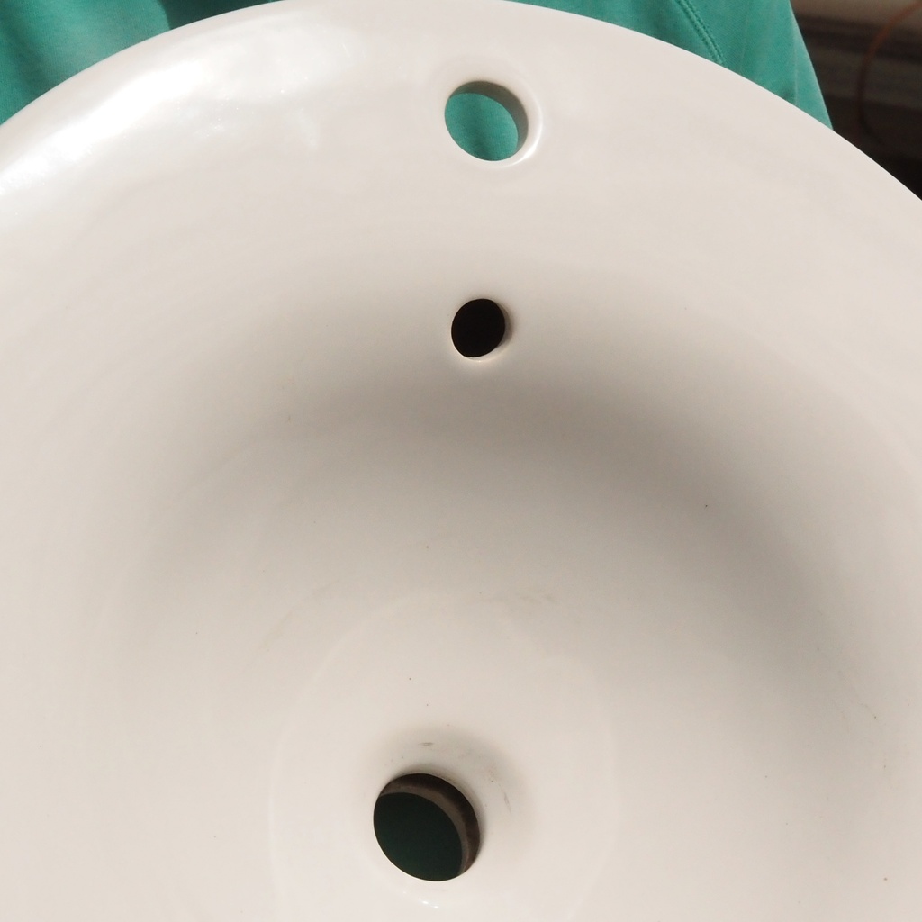 Double bathroom sink in green glazed porcelain by Villeroy & Boch