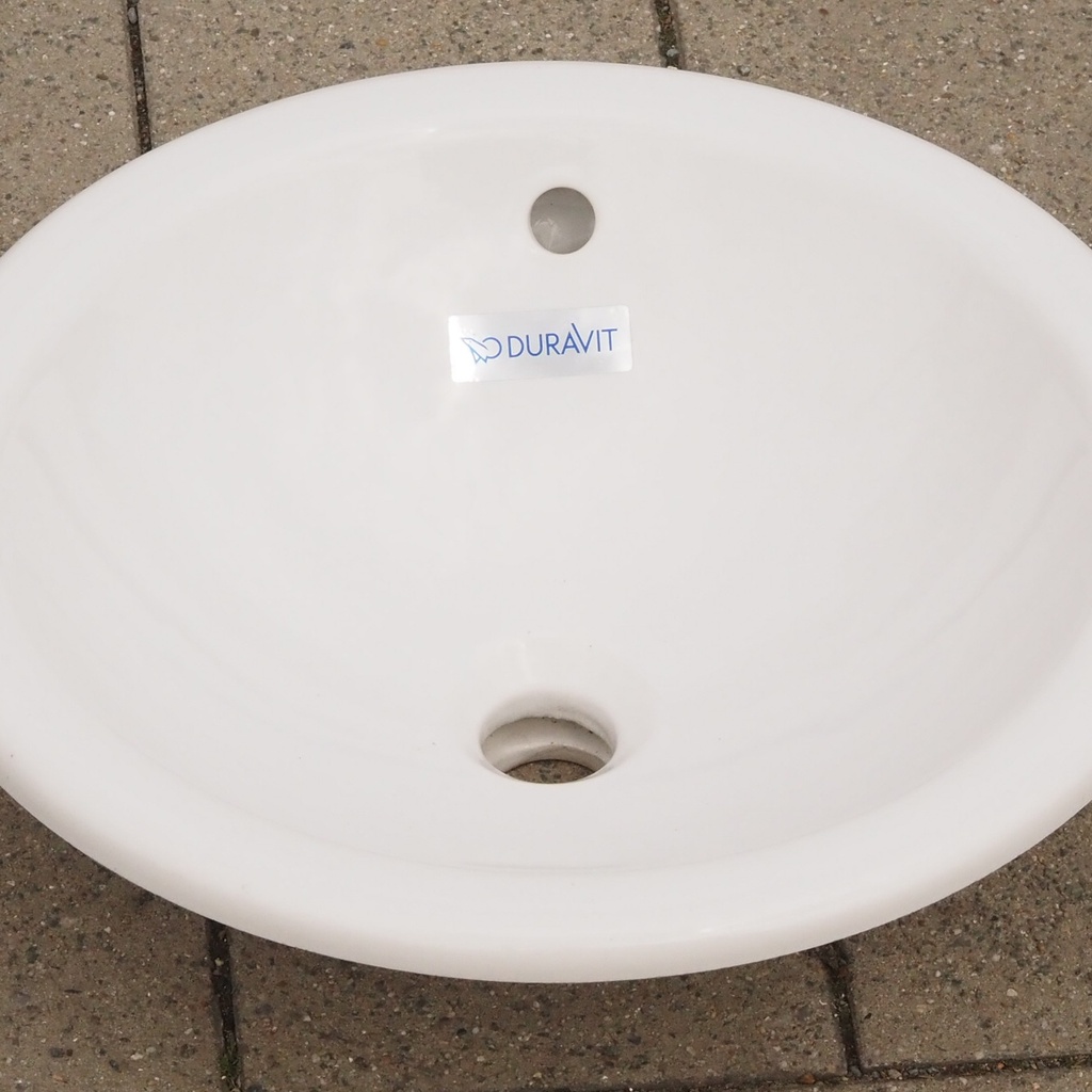 Double bathroom sink in green glazed porcelain by Villeroy & Boch