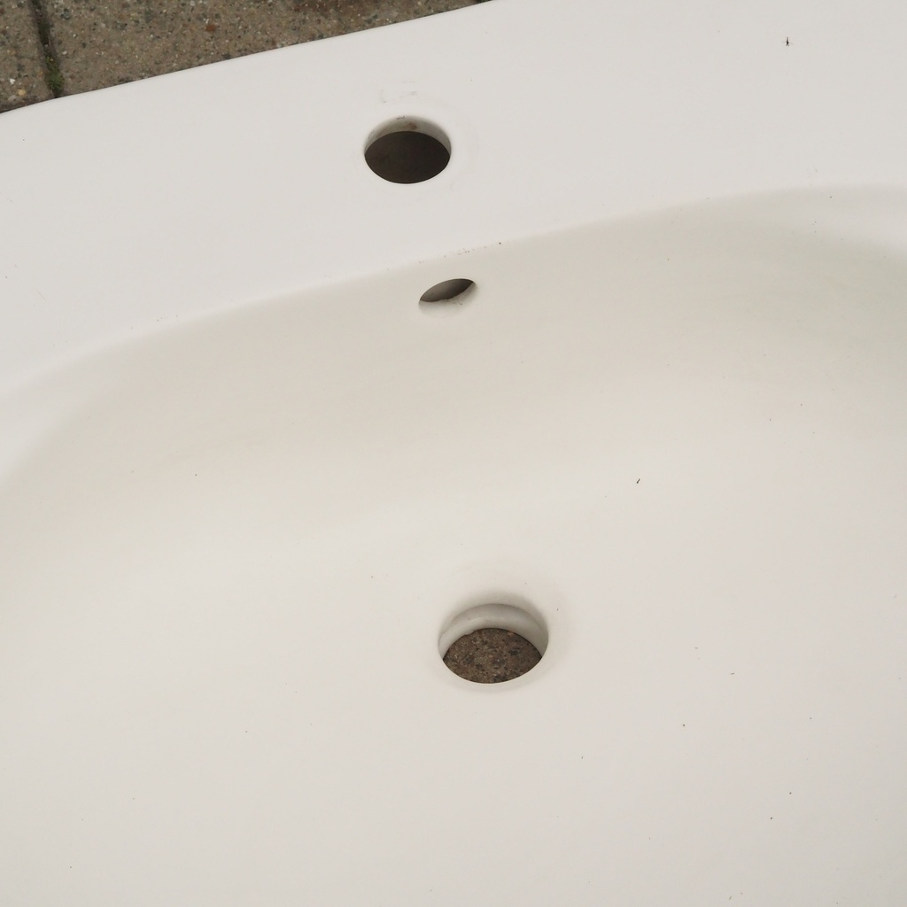 Double bathroom sink in green glazed porcelain by Villeroy & Boch