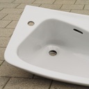 Double bathroom sink in green glazed porcelain by Villeroy & Boch