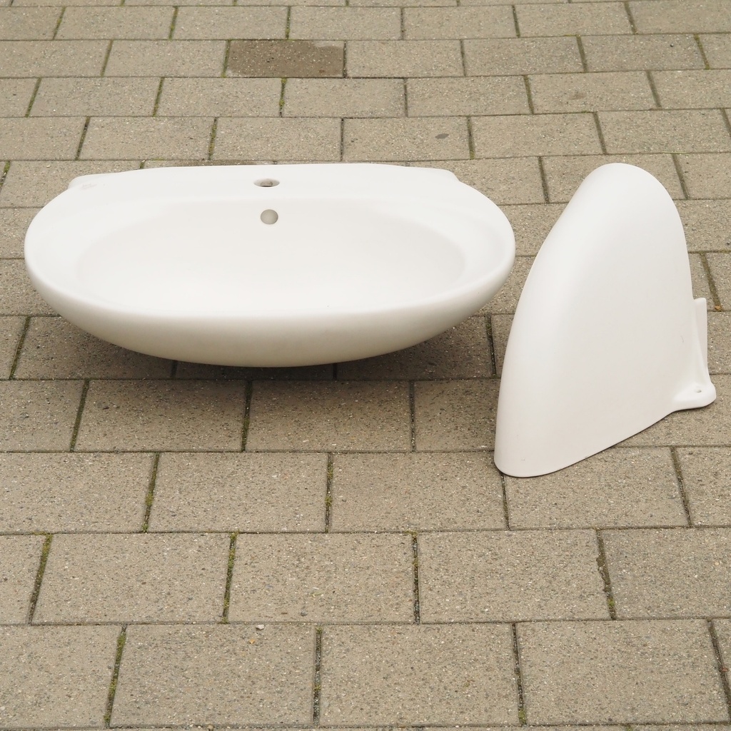 Bathroom sink in bisque porcelain by ideal Standard