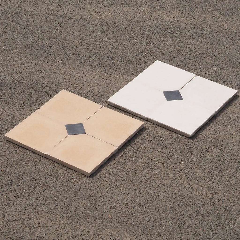 Handpainted glazed terracotta tile from the workshop of Agnès Emery (various sizes) - Only available in our physical shop