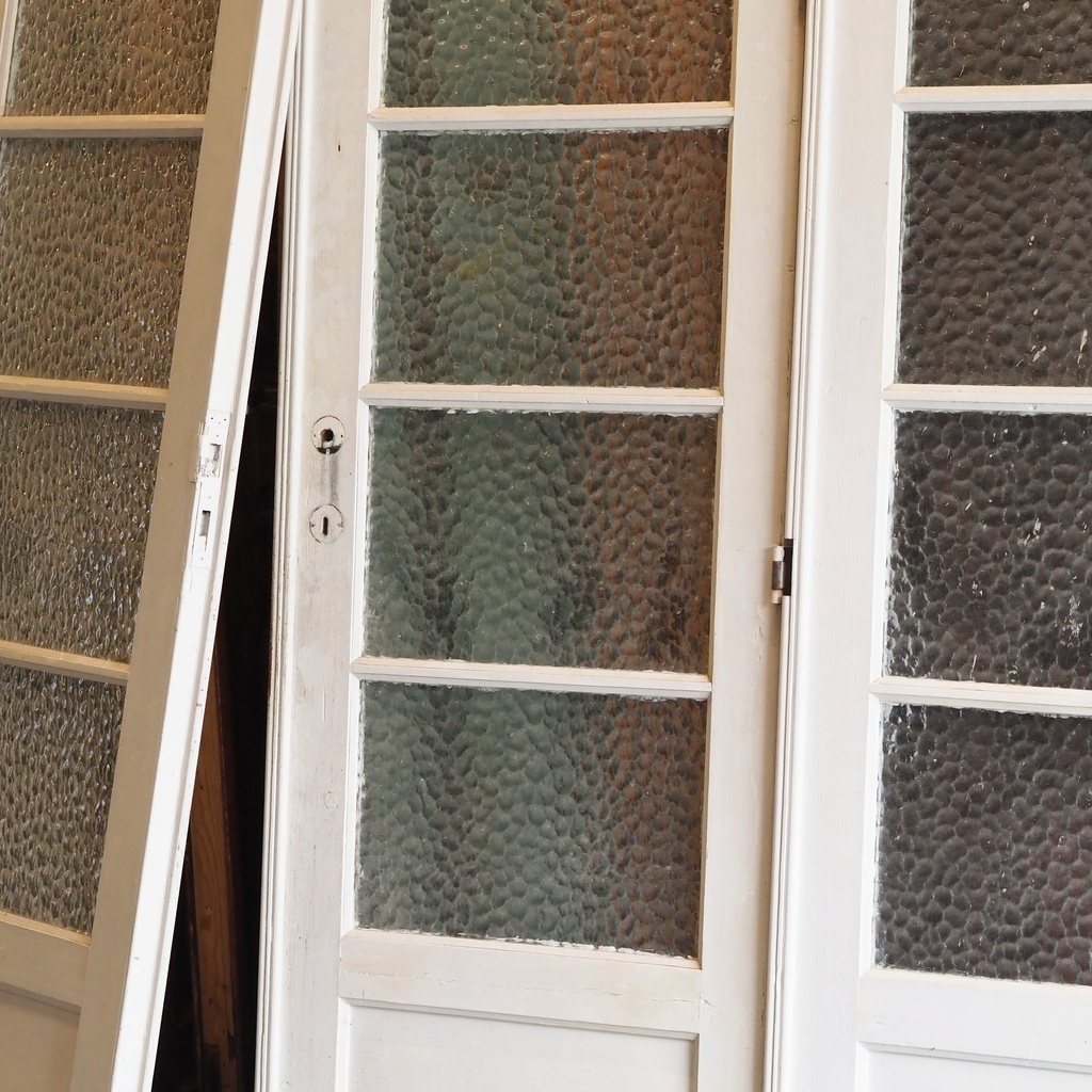 Triple door with transom in painted wood with flemish glass panels (H. 243 cm x W. 210 cm)