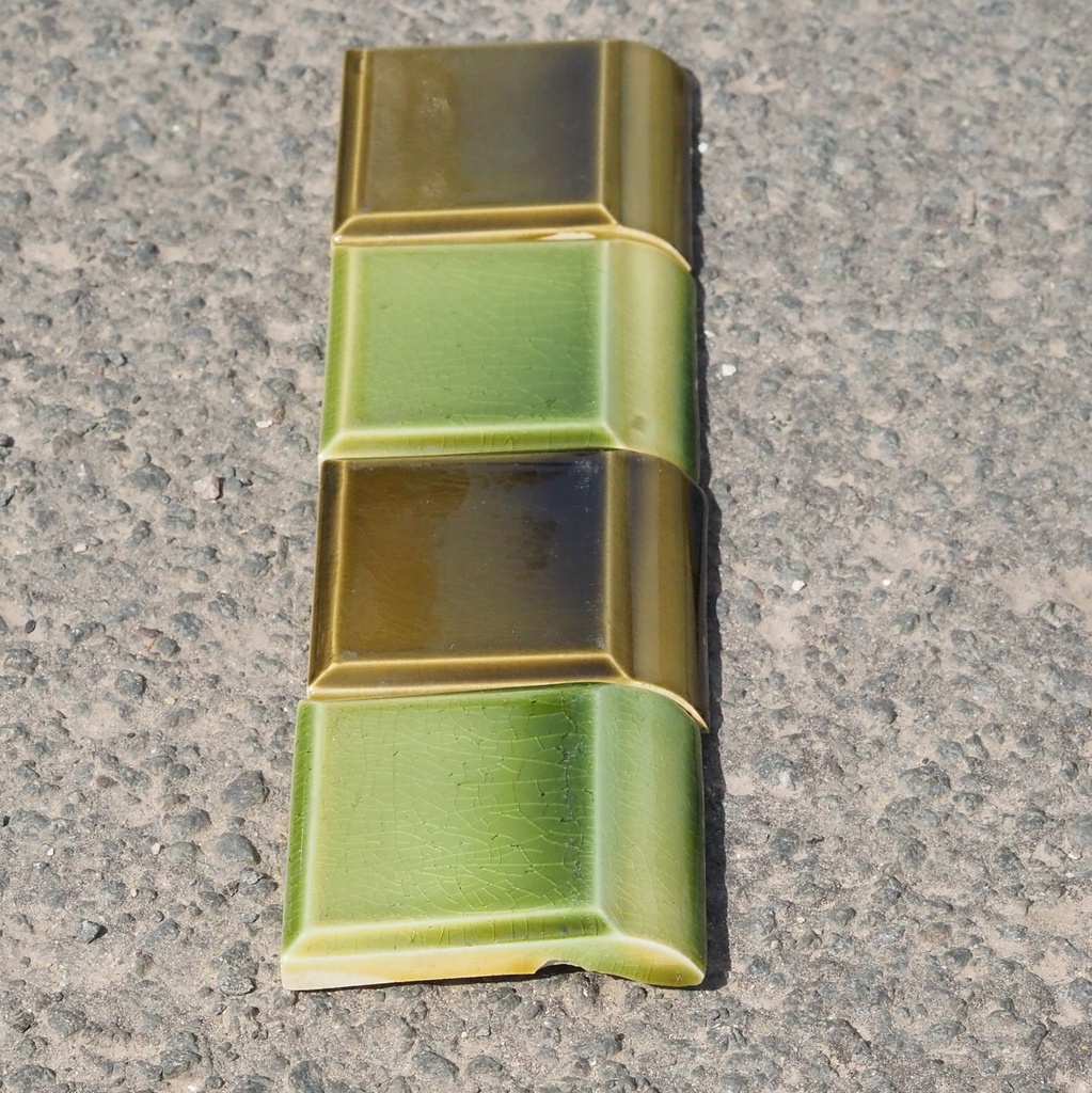 Handpainted glazed terracotta tile from the workshop of Agnès Emery (various sizes) - Only available in our physical shop