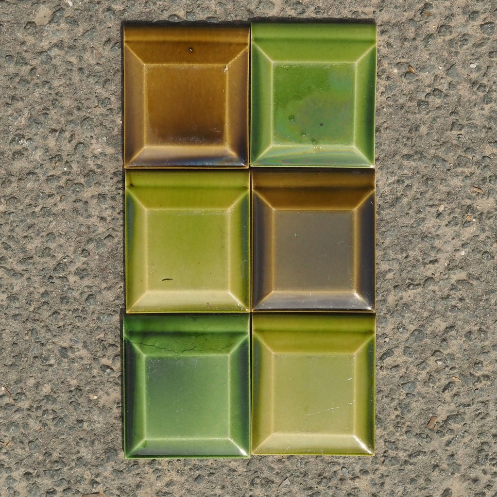 Handpainted glazed terracotta tile from the workshop of Agnès Emery (various sizes) - Only available in our physical shop