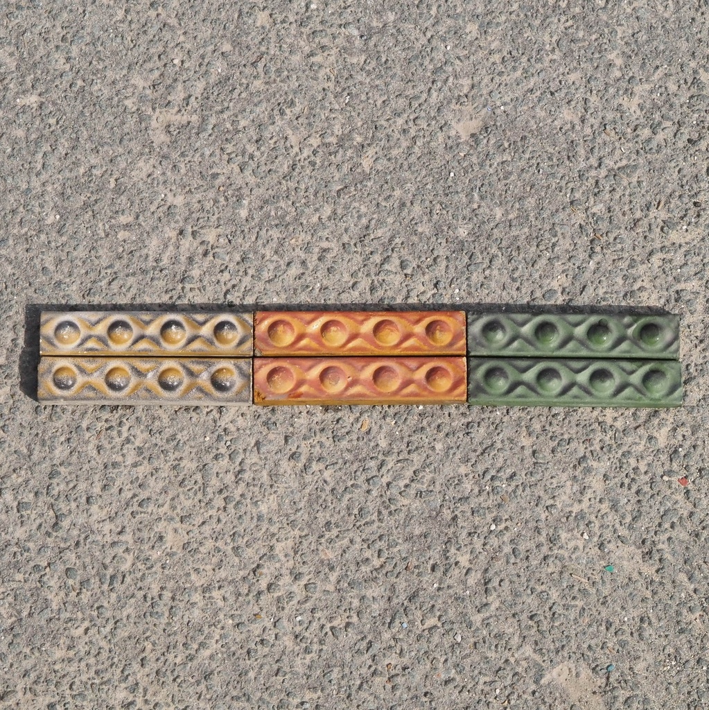 Handpainted glazed terracotta tile from the workshop of Agnès Emery (various sizes) - Only available in our physical shop